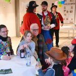 Hirrlingen 06.02.2023
Fasnet, Zunftmeisterempfang Orginalen Hirrlinger Schlosshexen im Buergersaal
Buergermeister Simon Koenig mit Familie
FOTO: ULMER
xxNOxMODELxRELEASExx